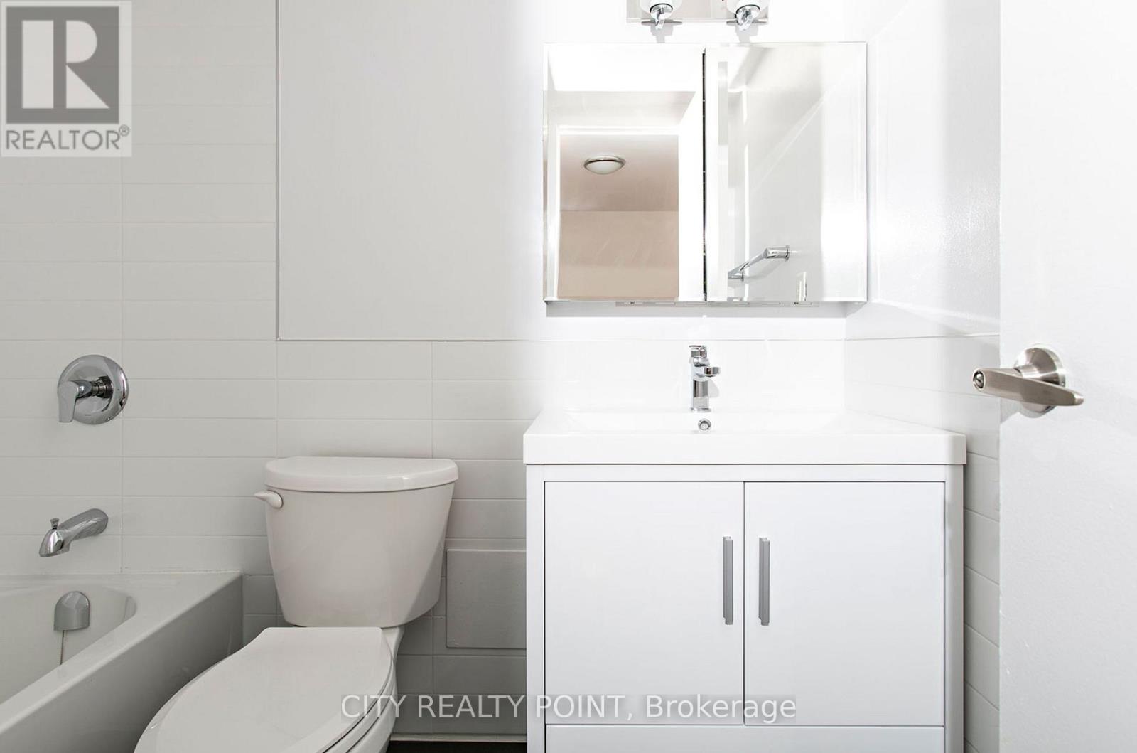 1007 - 6200 Bathurst Street, Toronto, Ontario  M2R 2A3 - Photo 3 - C12386858