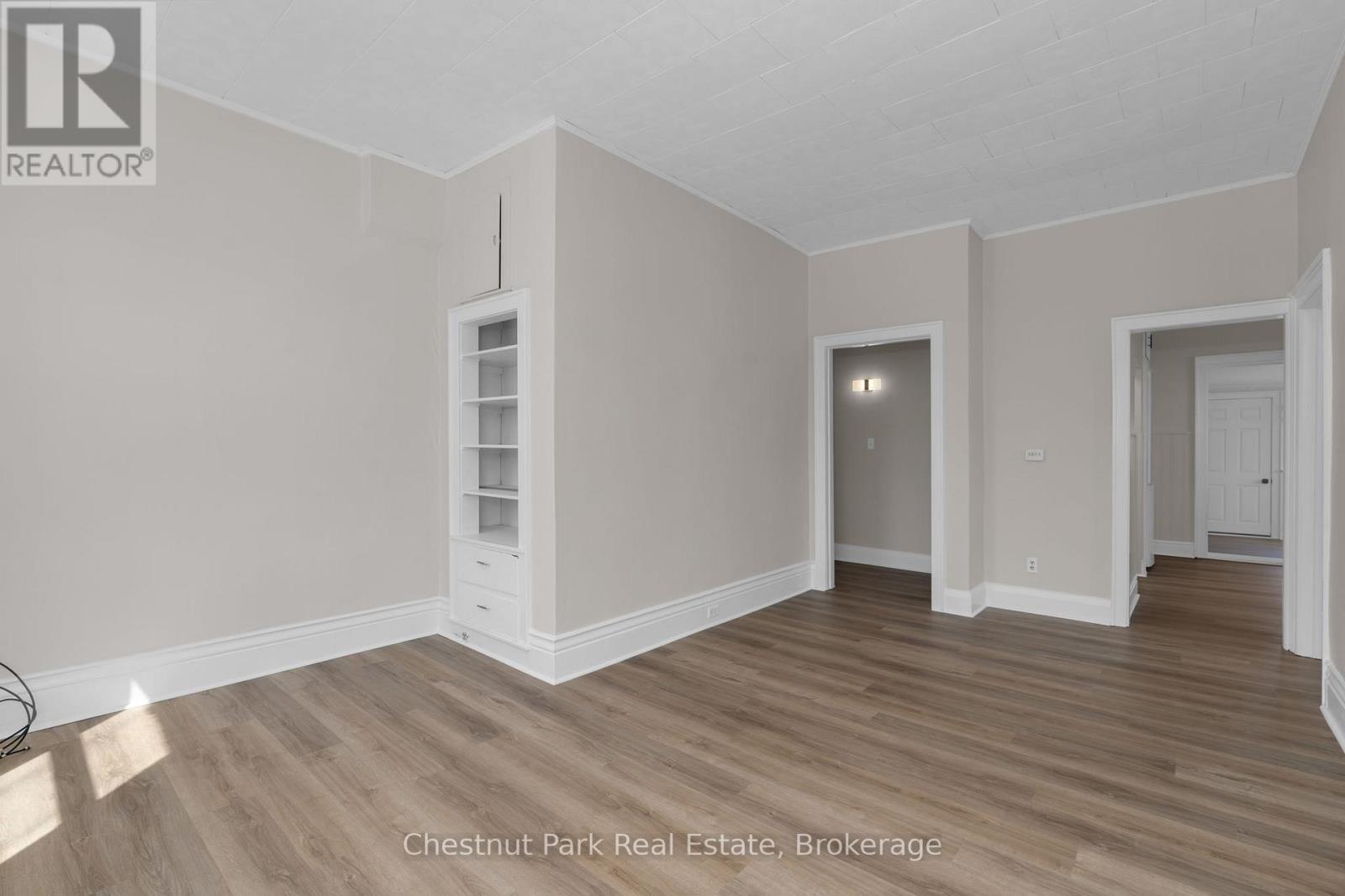 16 Trowbridge Street W, Meaford, Ontario  N4L 1N2 - Photo 8 - X12382170