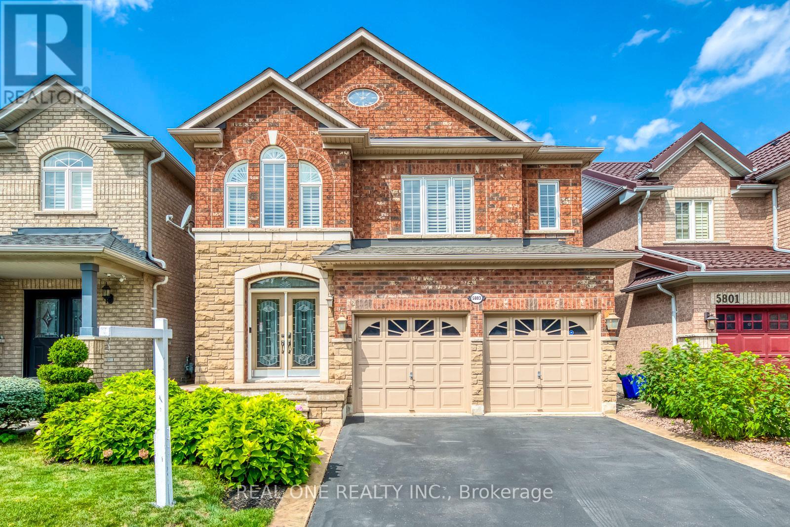 5803 Page Crescent, Burlington, Ontario  L7L 7N9 - Photo 1 - W12386853