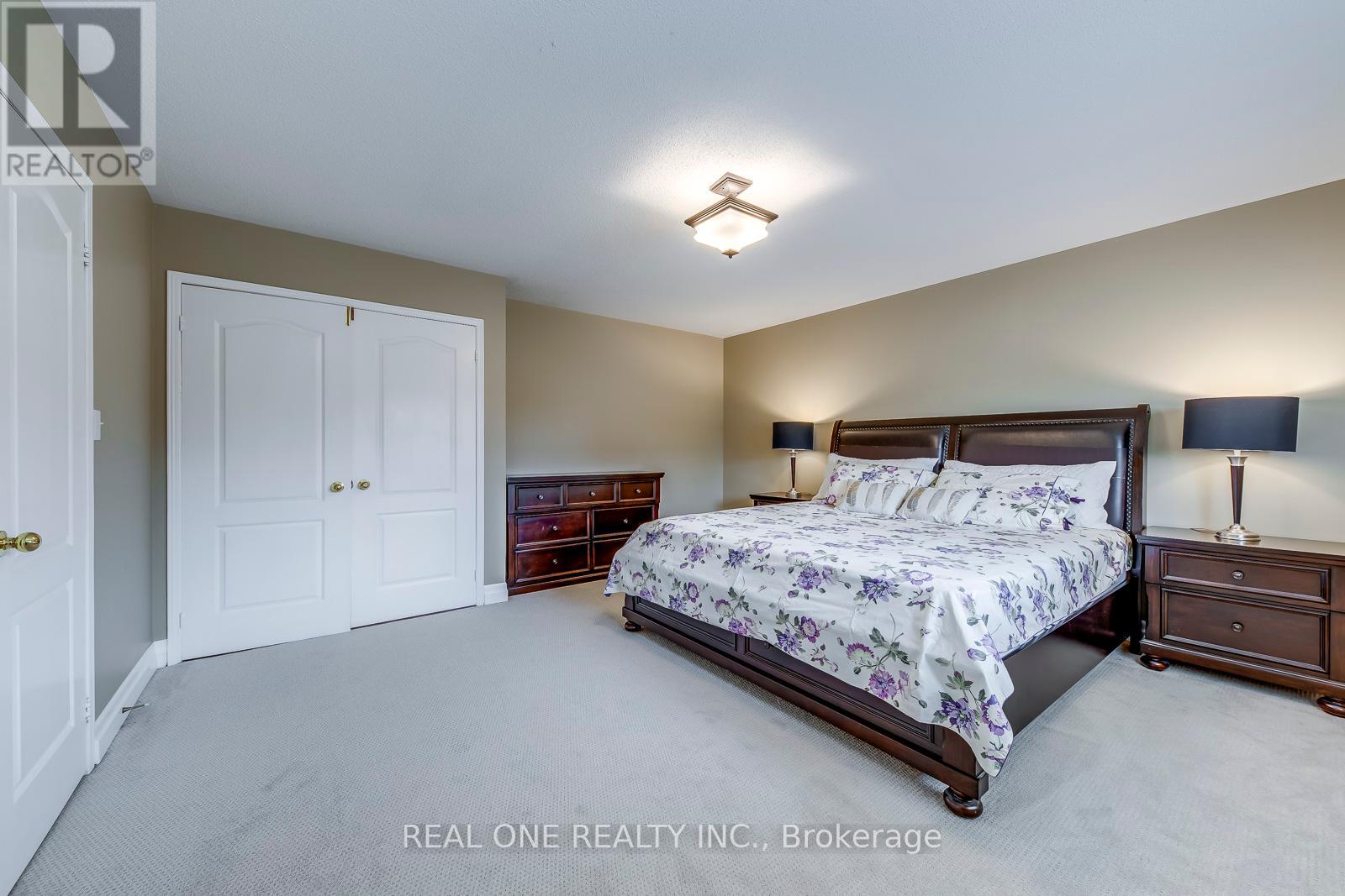 5803 Page Crescent, Burlington, Ontario  L7L 7N9 - Photo 24 - W12386853