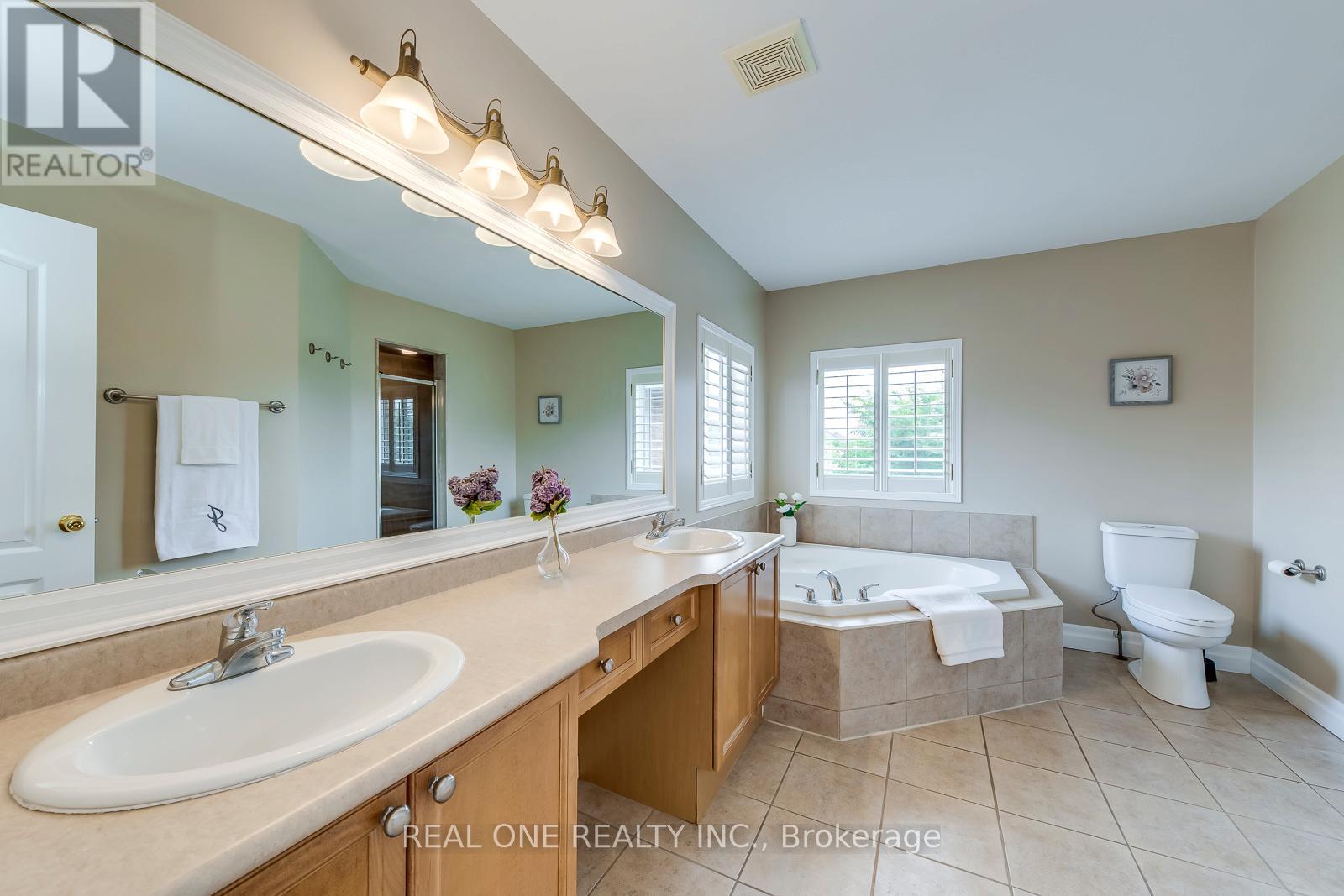 5803 Page Crescent, Burlington, Ontario  L7L 7N9 - Photo 25 - W12386853