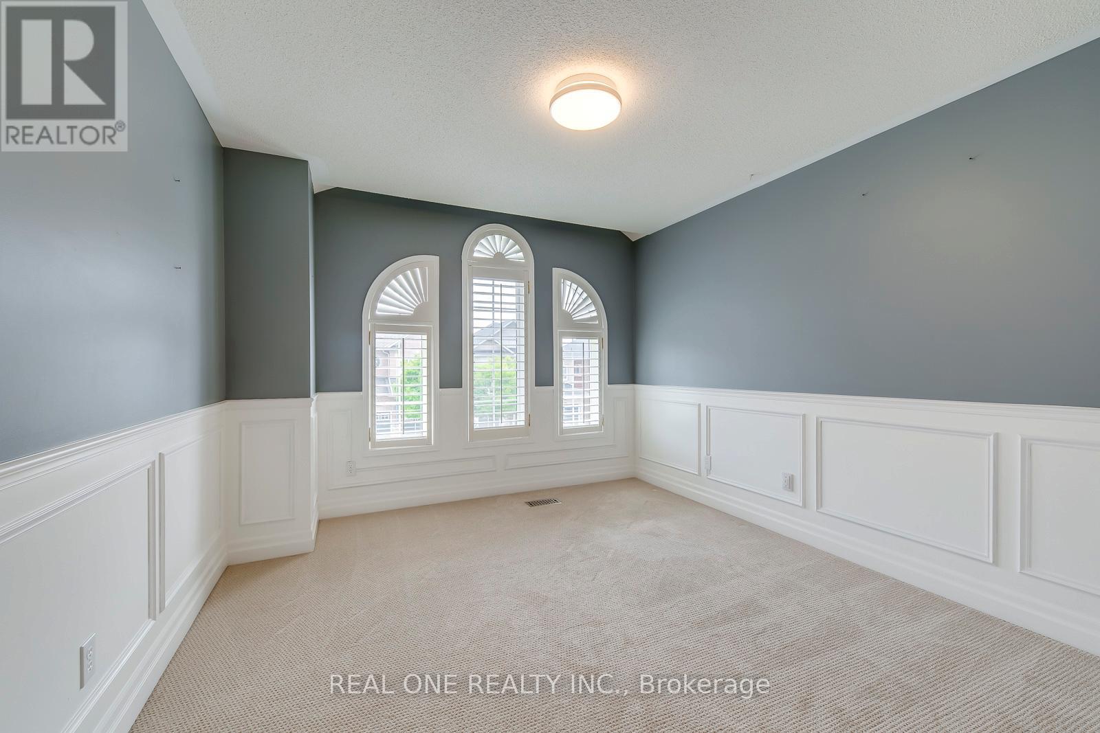 5803 Page Crescent, Burlington, Ontario  L7L 7N9 - Photo 29 - W12386853