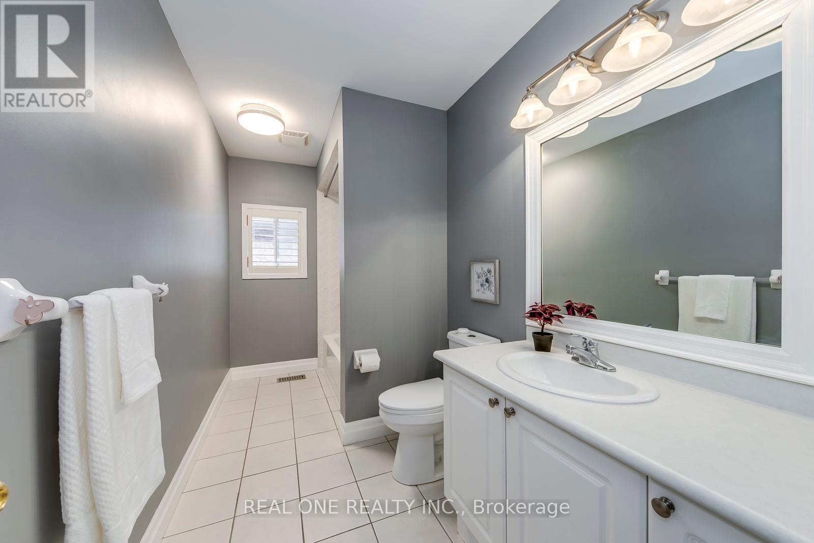 5803 Page Crescent, Burlington, Ontario  L7L 7N9 - Photo 31 - W12386853