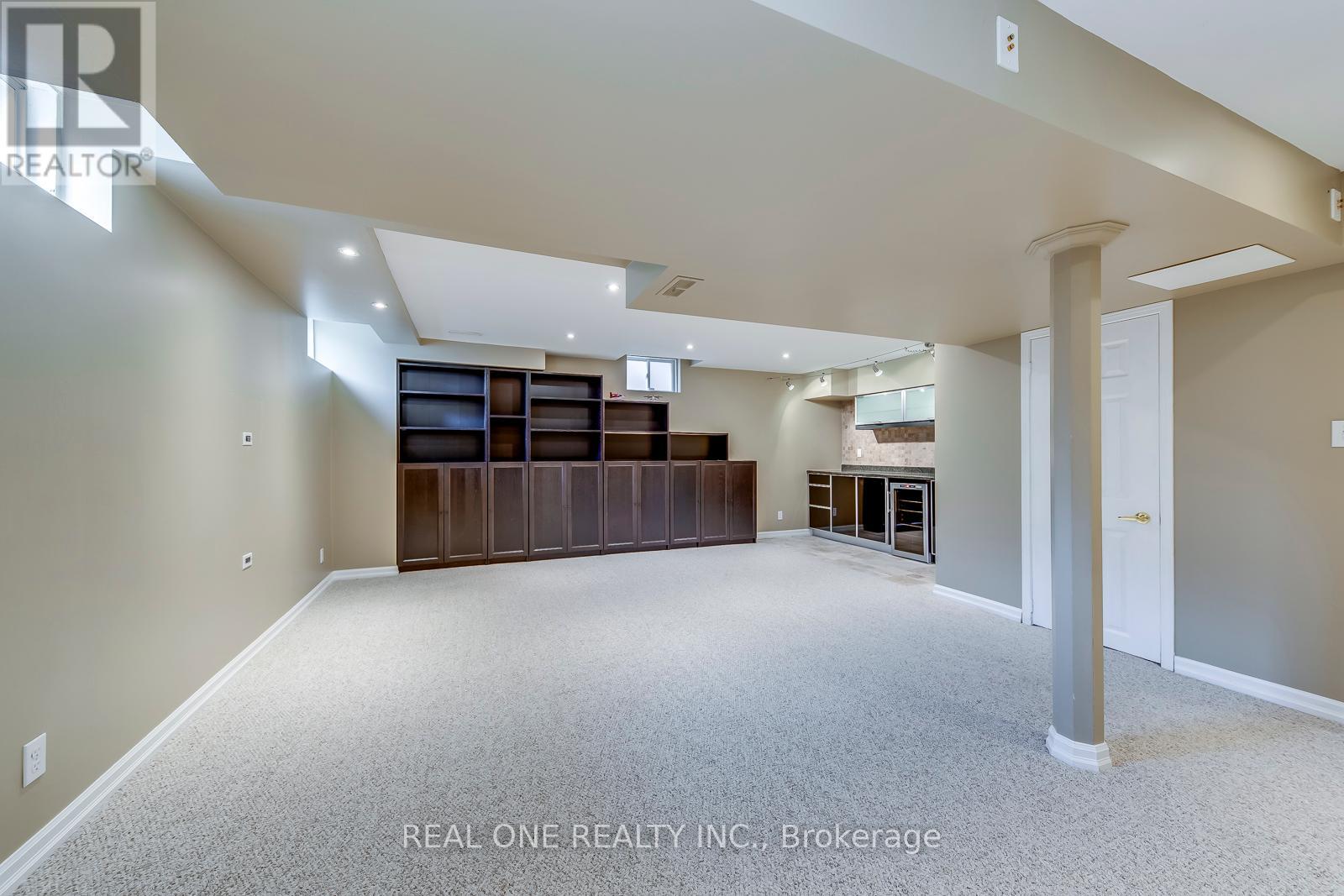 5803 Page Crescent, Burlington, Ontario  L7L 7N9 - Photo 34 - W12386853