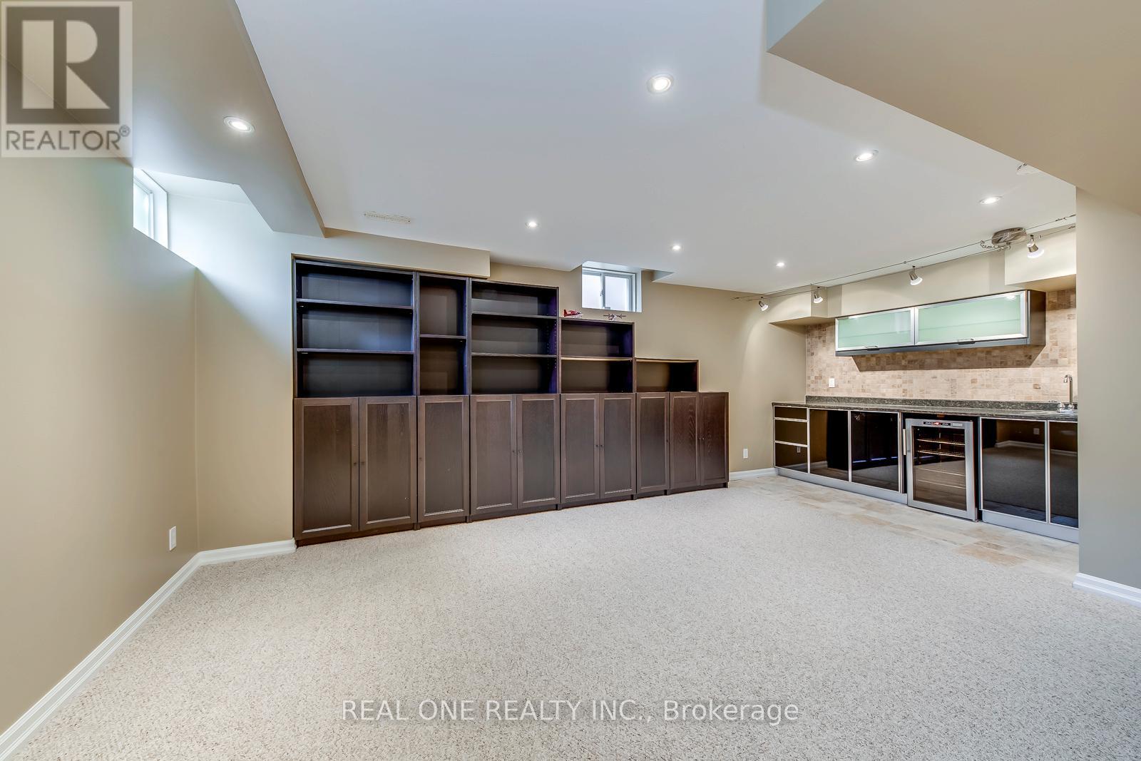 5803 Page Crescent, Burlington, Ontario  L7L 7N9 - Photo 35 - W12386853