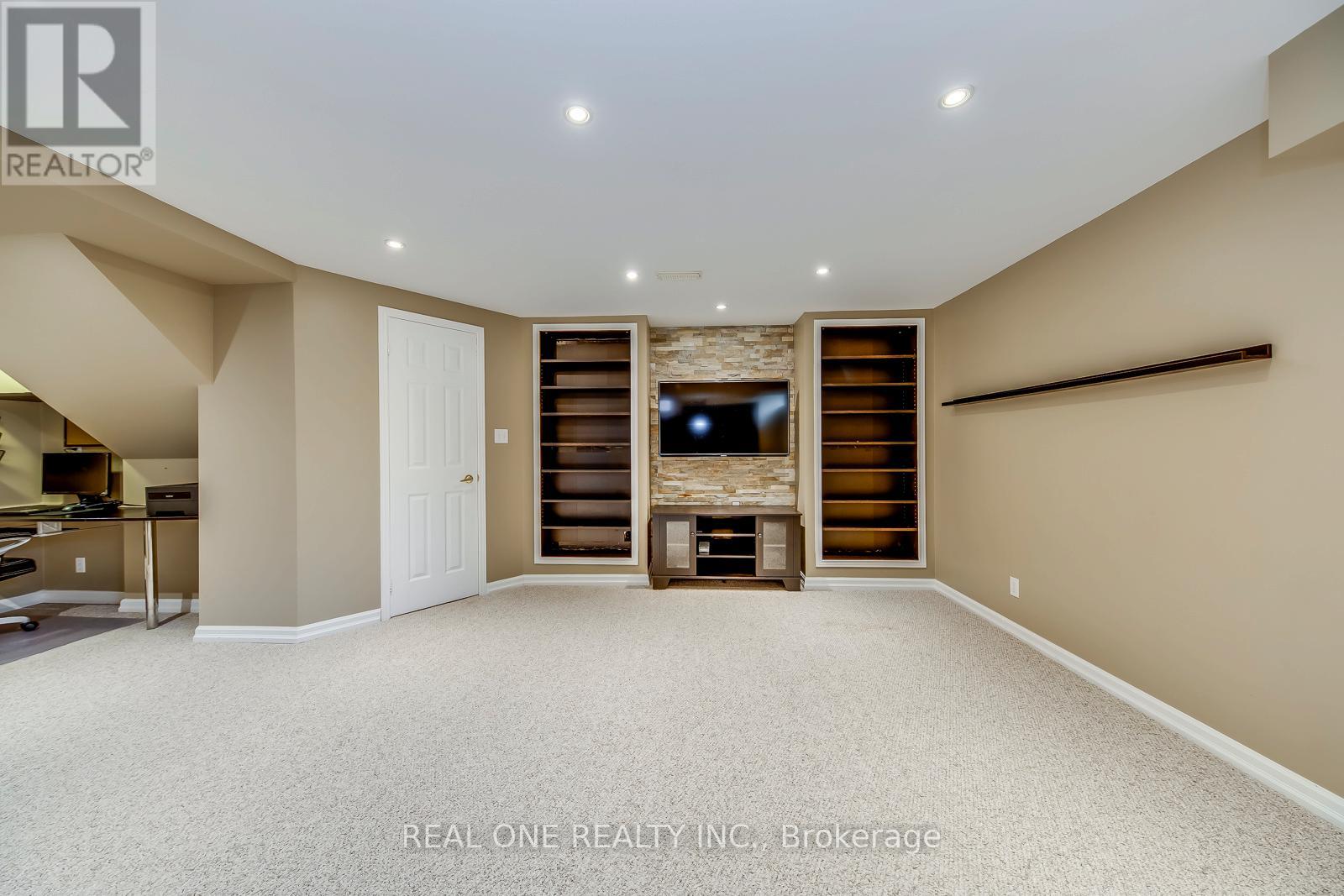 5803 Page Crescent, Burlington, Ontario  L7L 7N9 - Photo 38 - W12386853
