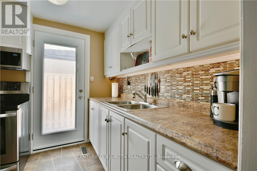 624 Bayview Drive, Midland, Ontario  L4R 2P5 - Photo 6 - S12386872