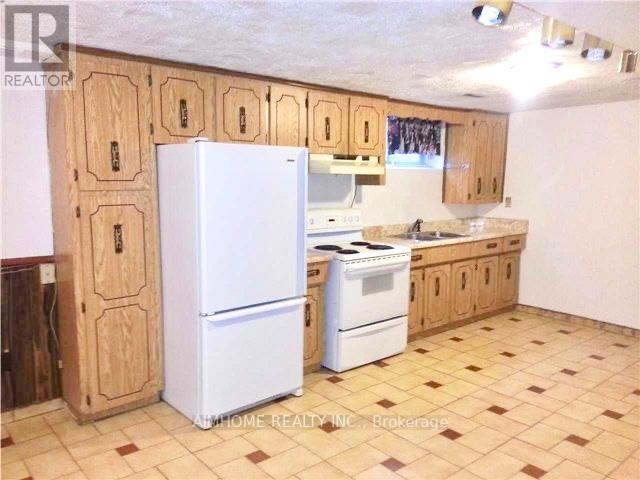 Lower - 507 Fendalton Street, Mississauga, Ontario  L5B 2L8 - Photo 2 - W12386870