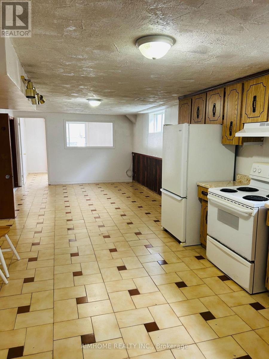 Lower - 507 Fendalton Street, Mississauga, Ontario  L5B 2L8 - Photo 3 - W12386870