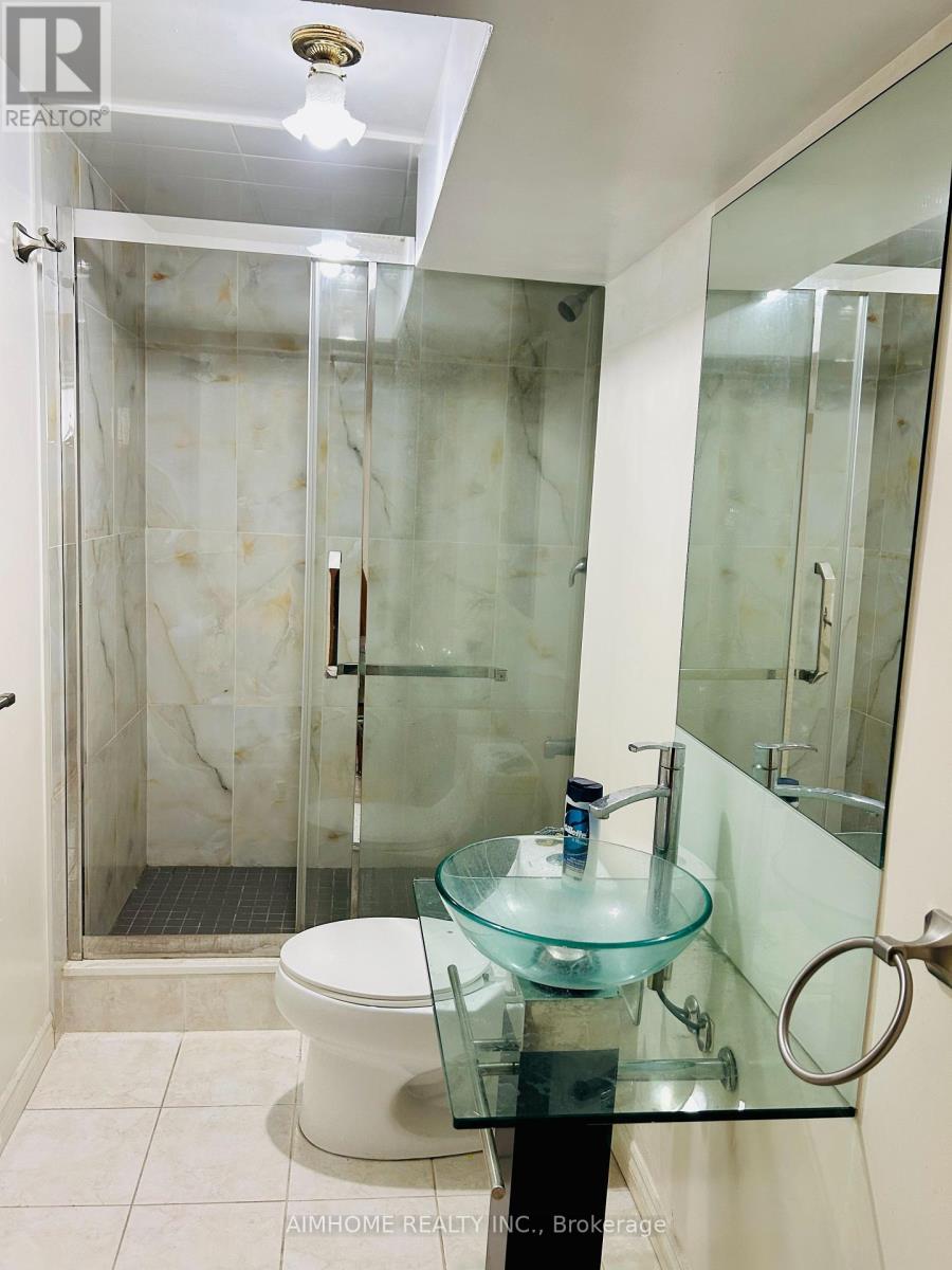 Lower - 507 Fendalton Street, Mississauga, Ontario  L5B 2L8 - Photo 7 - W12386870