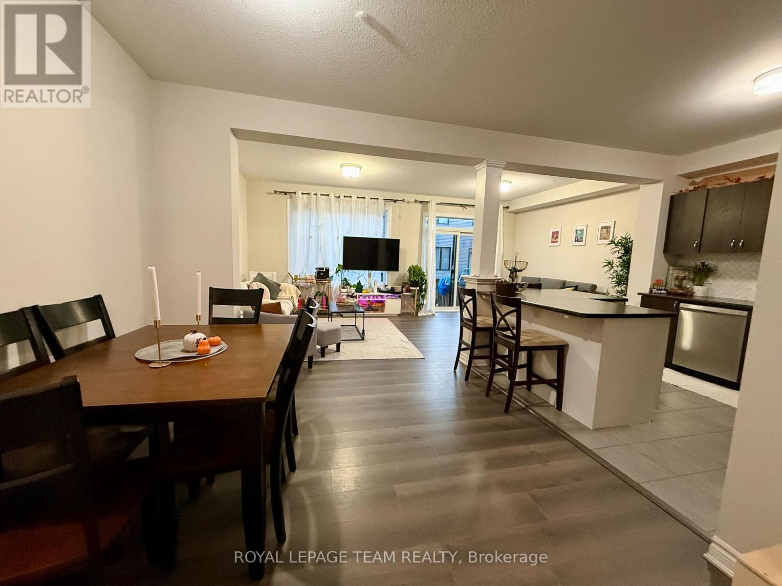 709 Megrez Way., Ottawa E, Ottawa, Ontario  K2J 6S9 - Photo 5 - X12386876