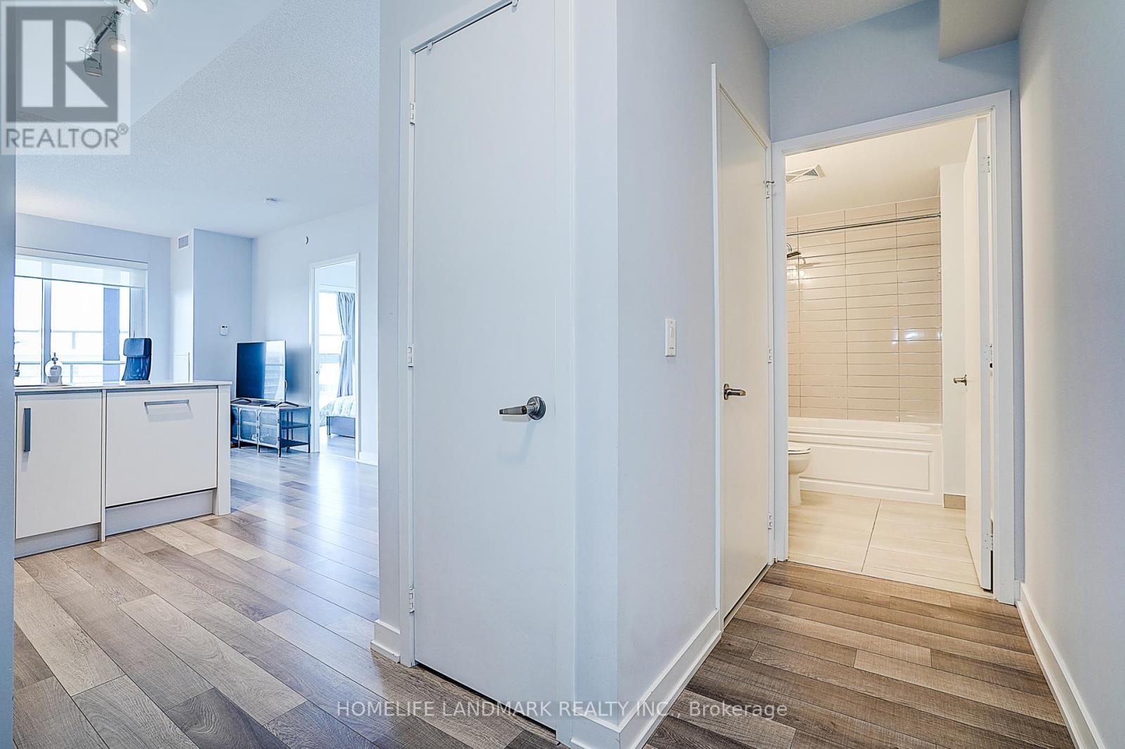 1312 - 5180 Yonge Street, Toronto, Ontario  M2N 5P6 - Photo 2 - C12386887