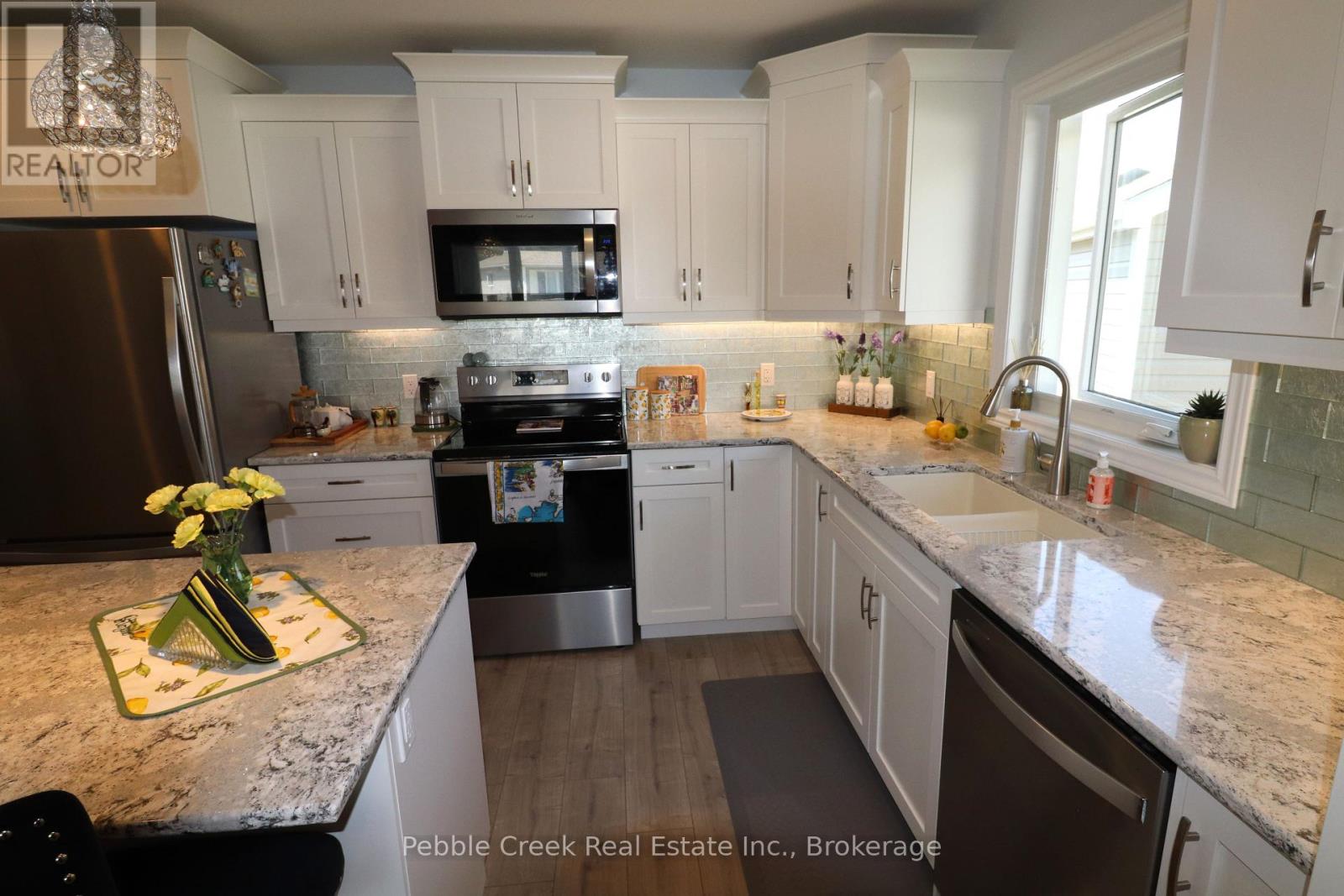 209 Lake Breeze Drive, Ashfield-Colborne-Wawanosh, Ontario  N7A 0C6 - Photo 10 - X12105126