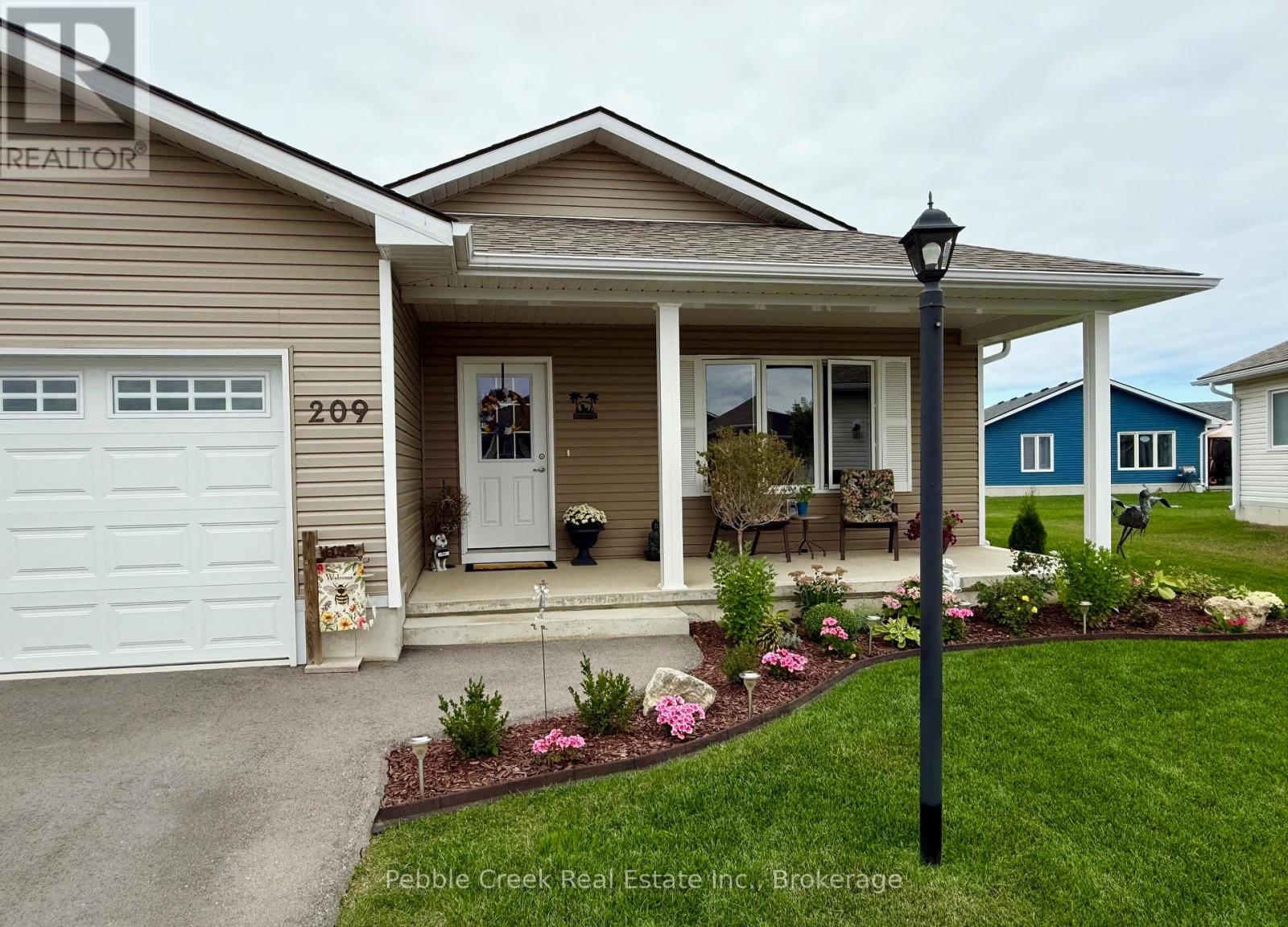 209 Lake Breeze Drive, Ashfield-Colborne-Wawanosh, Ontario  N7A 0C6 - Photo 2 - X12105126