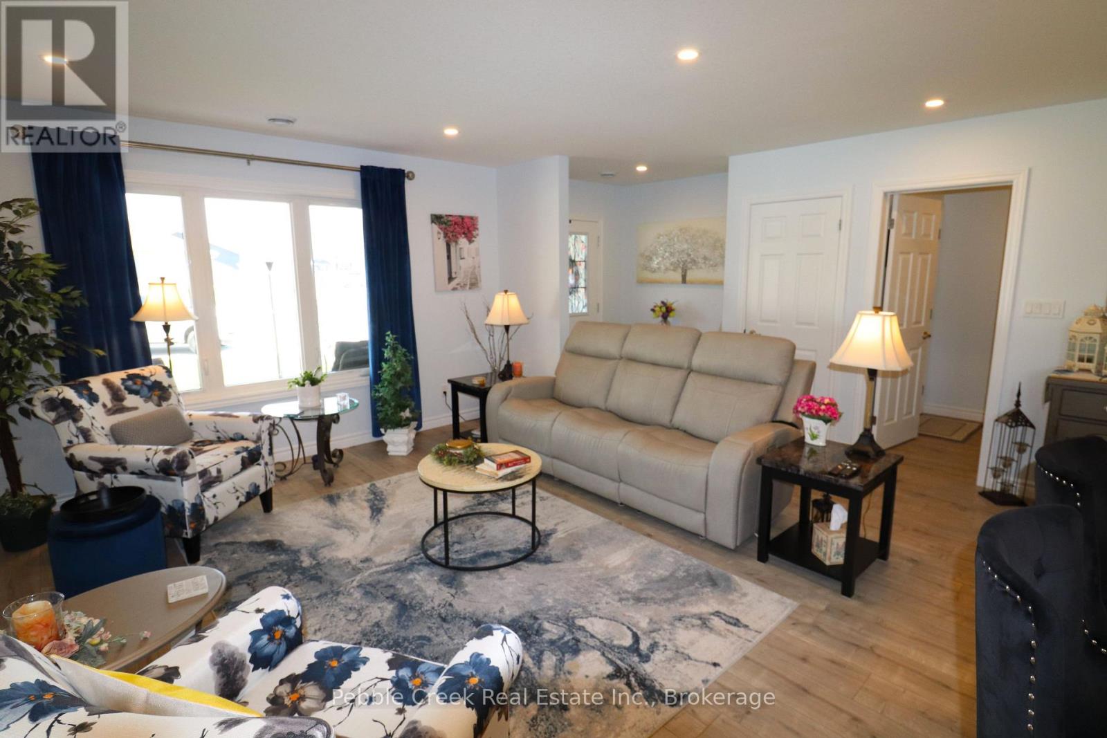 209 Lake Breeze Drive, Ashfield-Colborne-Wawanosh, Ontario  N7A 0C6 - Photo 11 - X12105126