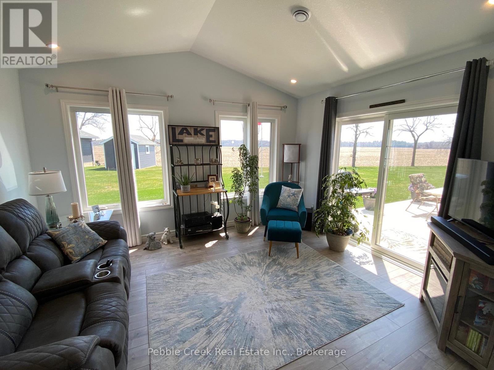 209 Lake Breeze Drive, Ashfield-Colborne-Wawanosh, Ontario  N7A 0C6 - Photo 16 - X12105126