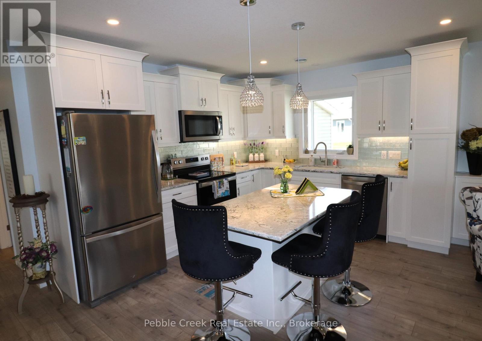209 Lake Breeze Drive, Ashfield-Colborne-Wawanosh, Ontario  N7A 0C6 - Photo 8 - X12105126
