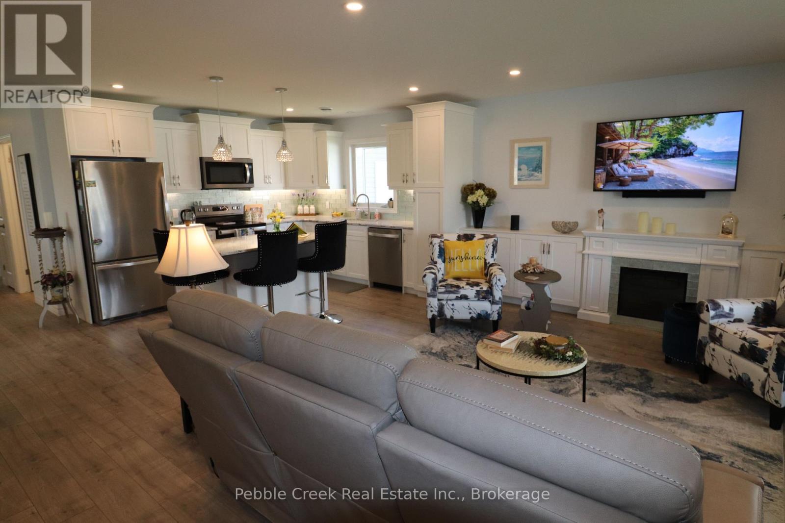 209 Lake Breeze Drive, Ashfield-Colborne-Wawanosh, Ontario  N7A 0C6 - Photo 7 - X12105126
