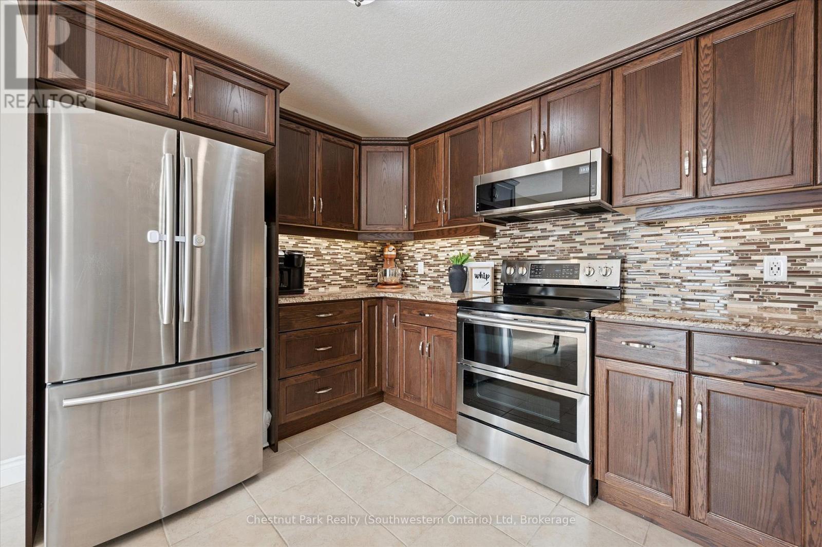 14 Halliday Drive, East Zorra-Tavistock, Ontario  N0B 2R0 - Photo 12 - X12386901