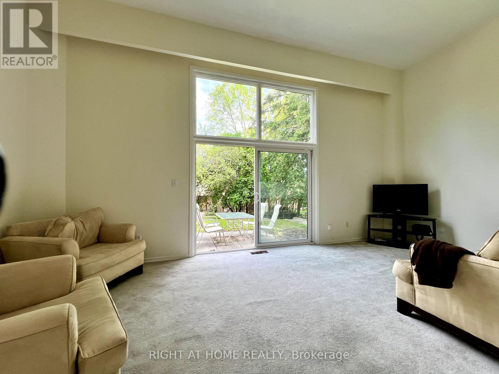 43 - 286 Sprucewood Court, Toronto (L'amoreaux), Ontario  M1W 1P9 - Photo 10 - E12386902