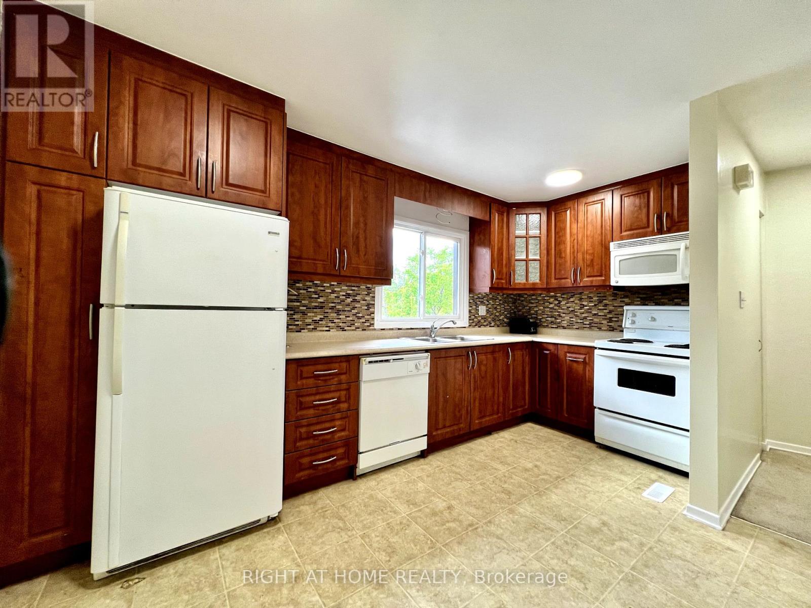 43 - 286 Sprucewood Court, Toronto (L'amoreaux), Ontario  M1W 1P9 - Photo 11 - E12386902