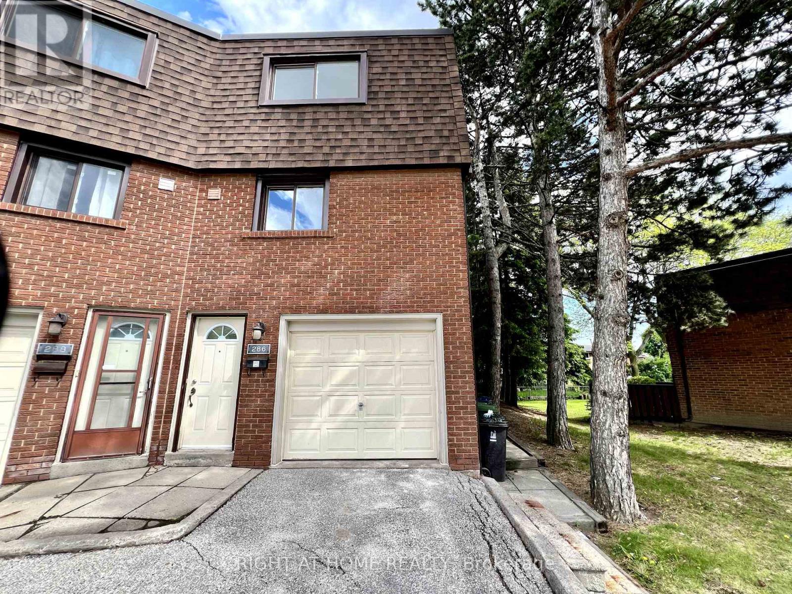 43 - 286 Sprucewood Court, Toronto (L'amoreaux), Ontario  M1W 1P9 - Photo 3 - E12386902