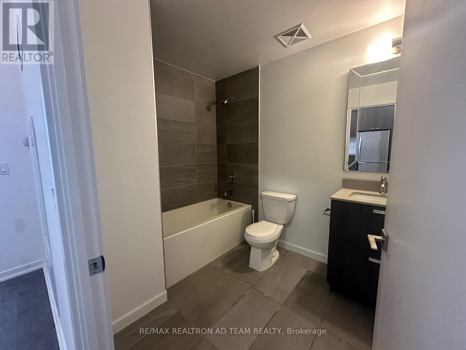 202 - 56 Forest Manor Road, Toronto (Henry Farm), Ontario  M2J 1M1 - Photo 6 - C12383498