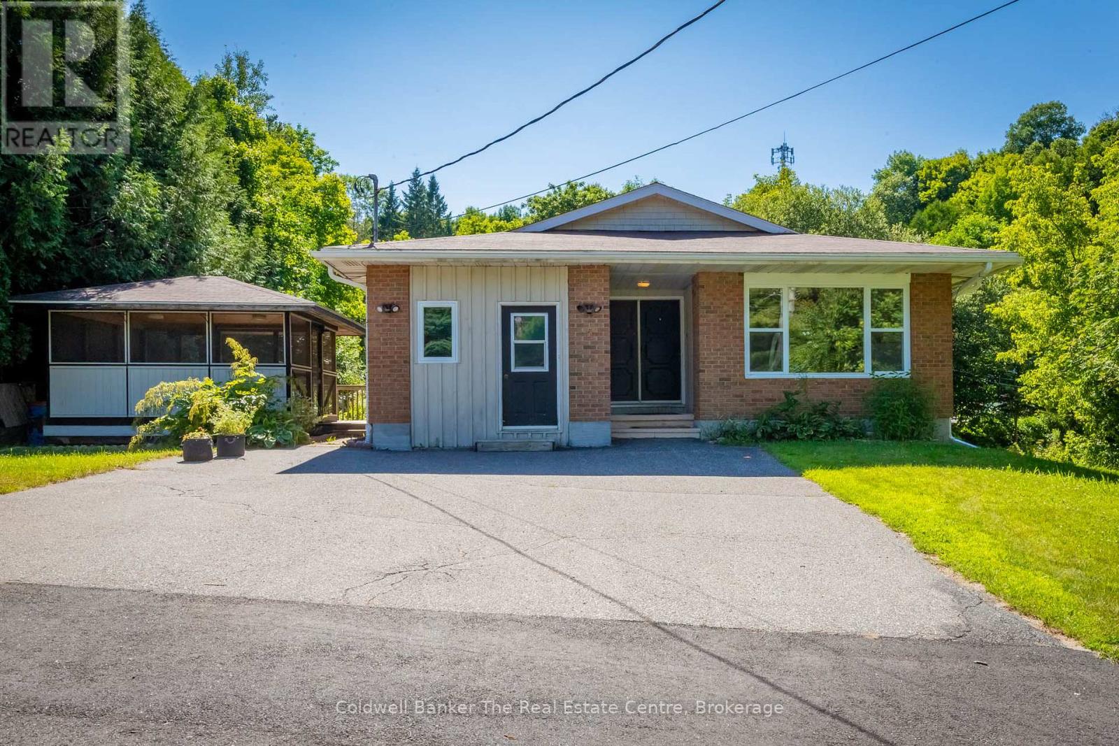 5 Anthony Court, Huntsville, Ontario  P1H 1T2 - Photo 2 - X12386924