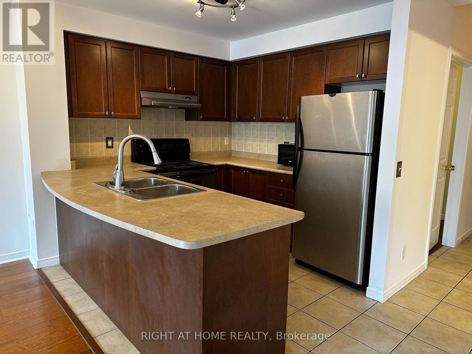 407 - 1 Maison Parc Court, Vaughan, Ontario  L4J 9K1 - Photo 10 - N12386883
