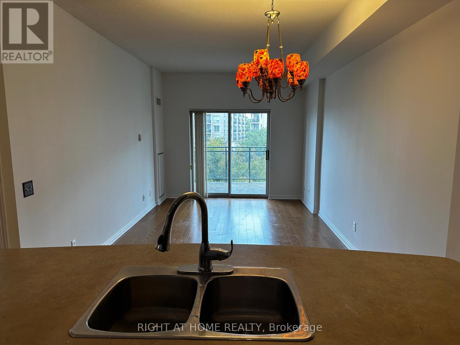 407 - 1 Maison Parc Court, Vaughan, Ontario  L4J 9K1 - Photo 11 - N12386883