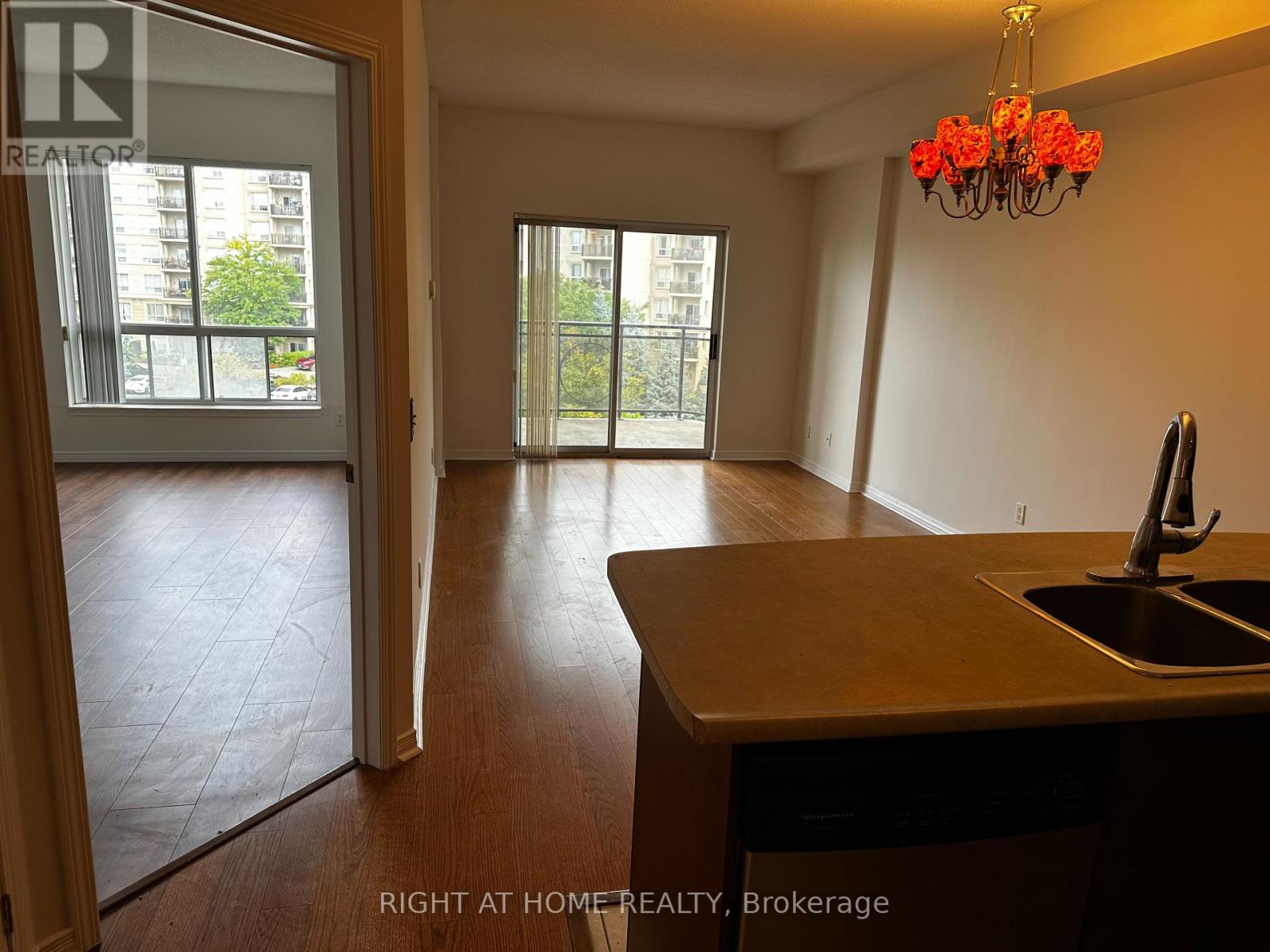 407 - 1 Maison Parc Court, Vaughan, Ontario  L4J 9K1 - Photo 8 - N12386883
