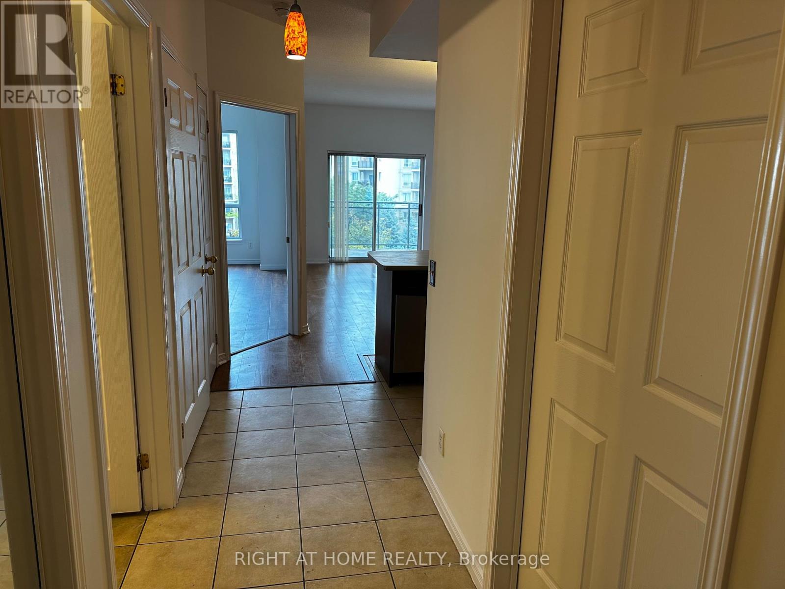 407 - 1 Maison Parc Court, Vaughan, Ontario  L4J 9K1 - Photo 3 - N12386883