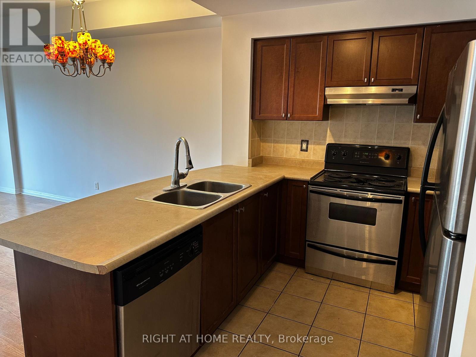 407 - 1 Maison Parc Court, Vaughan, Ontario  L4J 9K1 - Photo 9 - N12386883