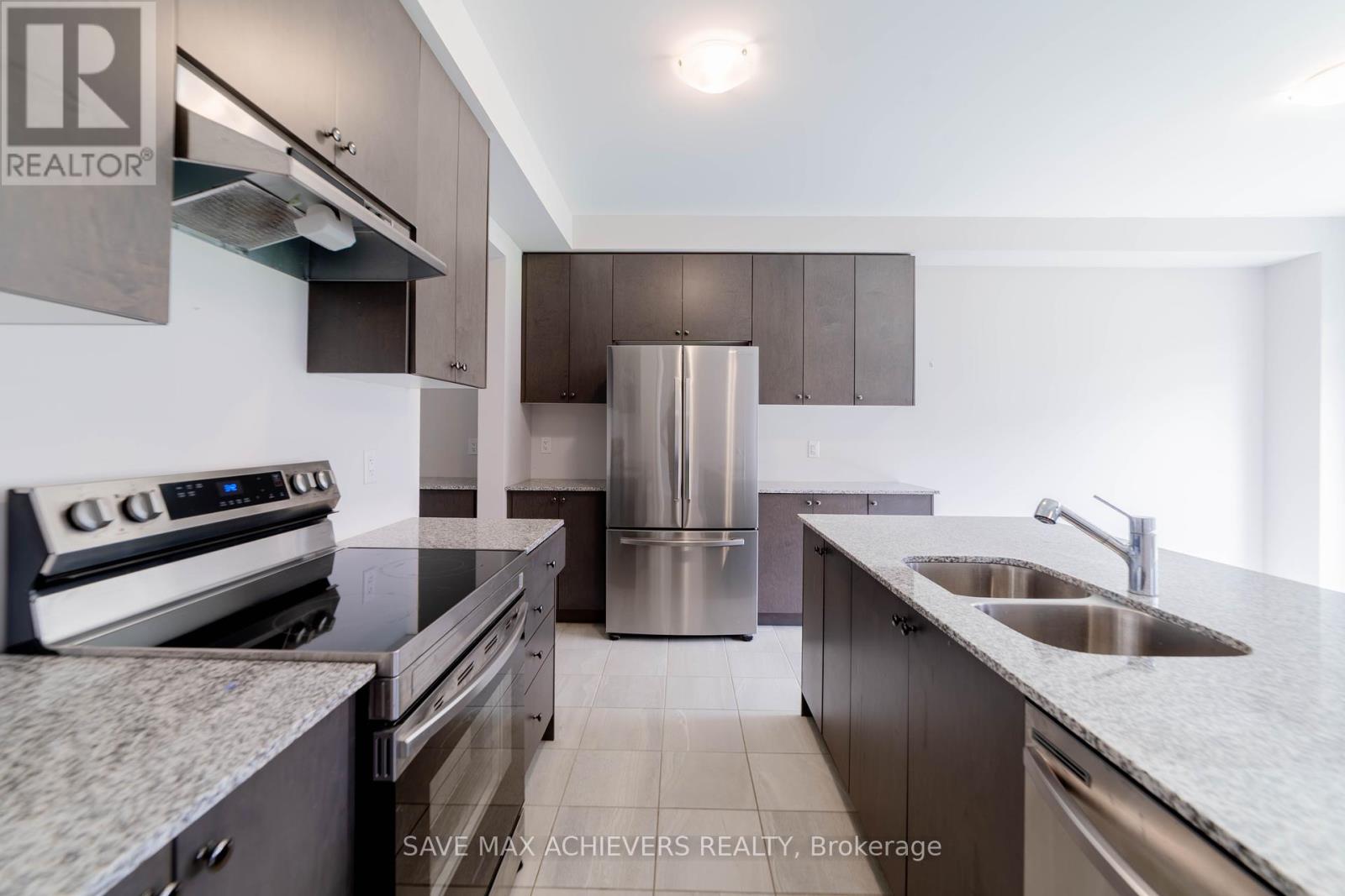 33 Rustic Oak Trail, North Dumfries, Ontario  N0B 1E0 - Photo 13 - X12381072