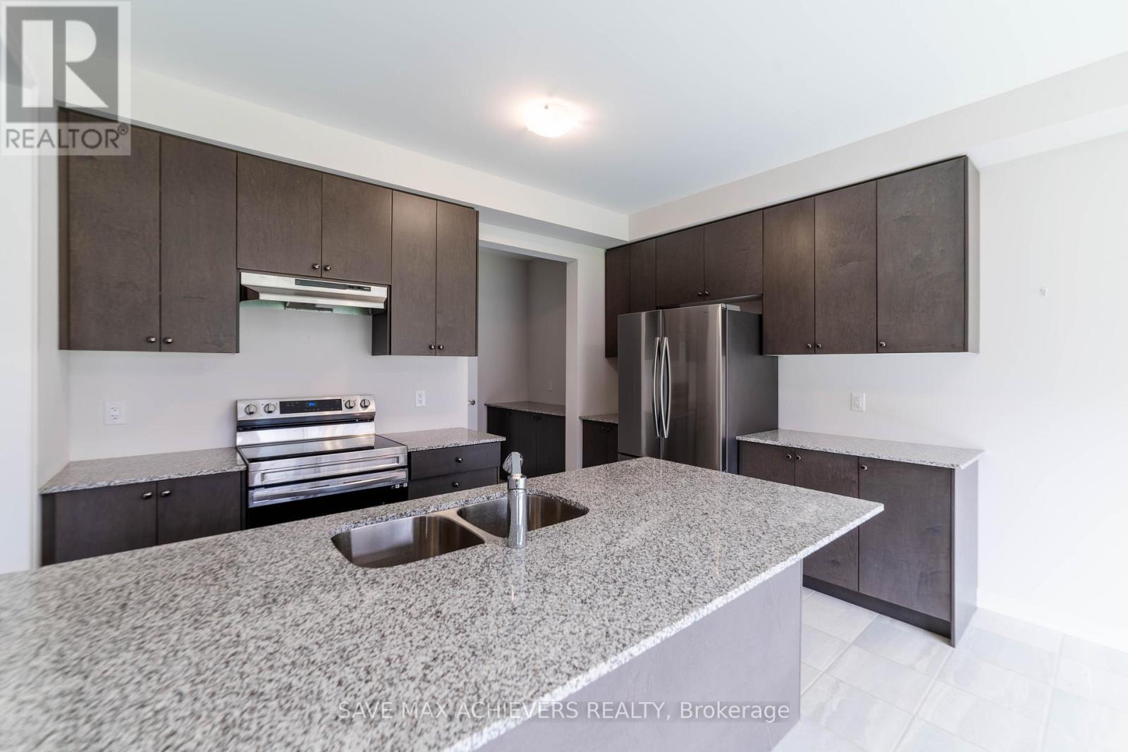 33 Rustic Oak Trail, North Dumfries, Ontario  N0B 1E0 - Photo 12 - X12381072