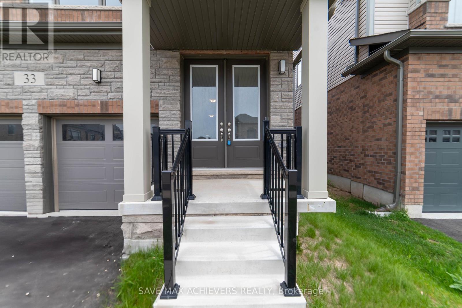 33 Rustic Oak Trail, North Dumfries, Ontario  N0B 1E0 - Photo 4 - X12381072