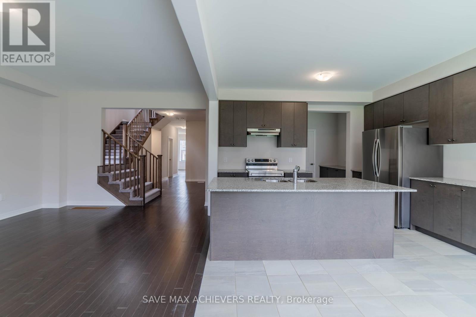 33 Rustic Oak Trail, North Dumfries, Ontario  N0B 1E0 - Photo 15 - X12381072