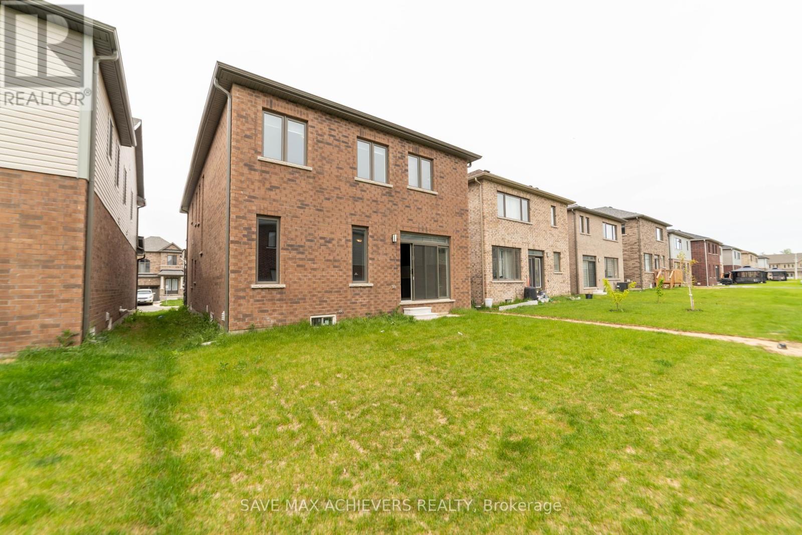 33 Rustic Oak Trail, North Dumfries, Ontario  N0B 1E0 - Photo 49 - X12381072