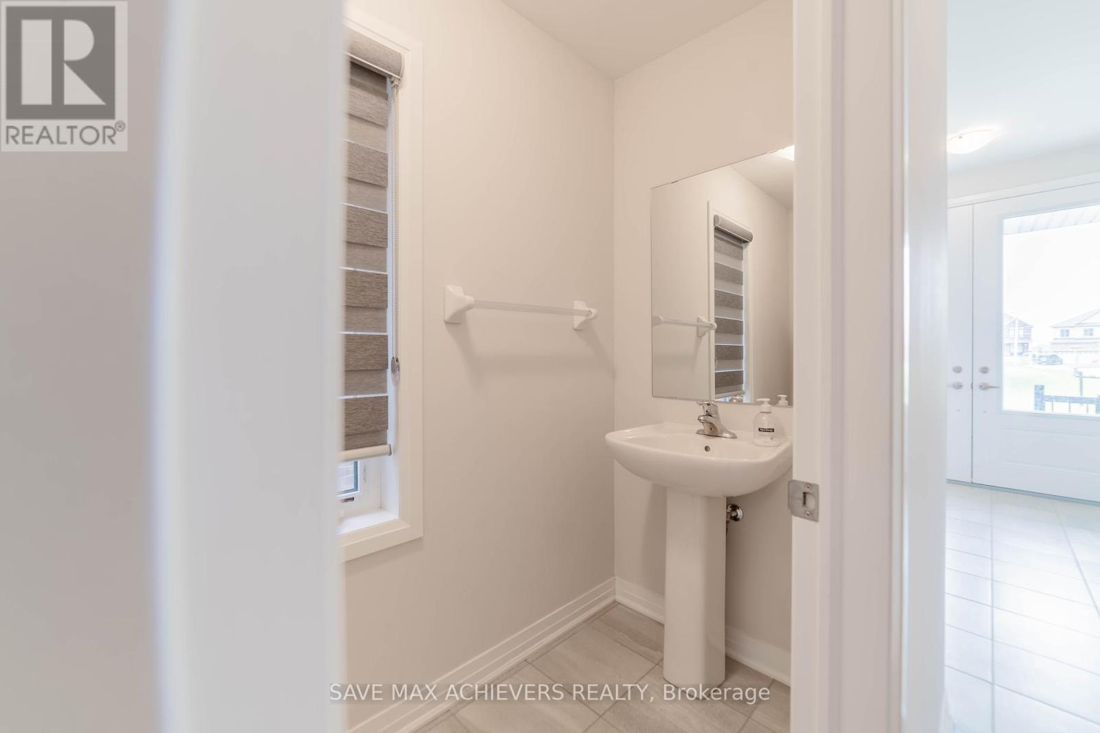 33 Rustic Oak Trail, North Dumfries, Ontario  N0B 1E0 - Photo 45 - X12381072
