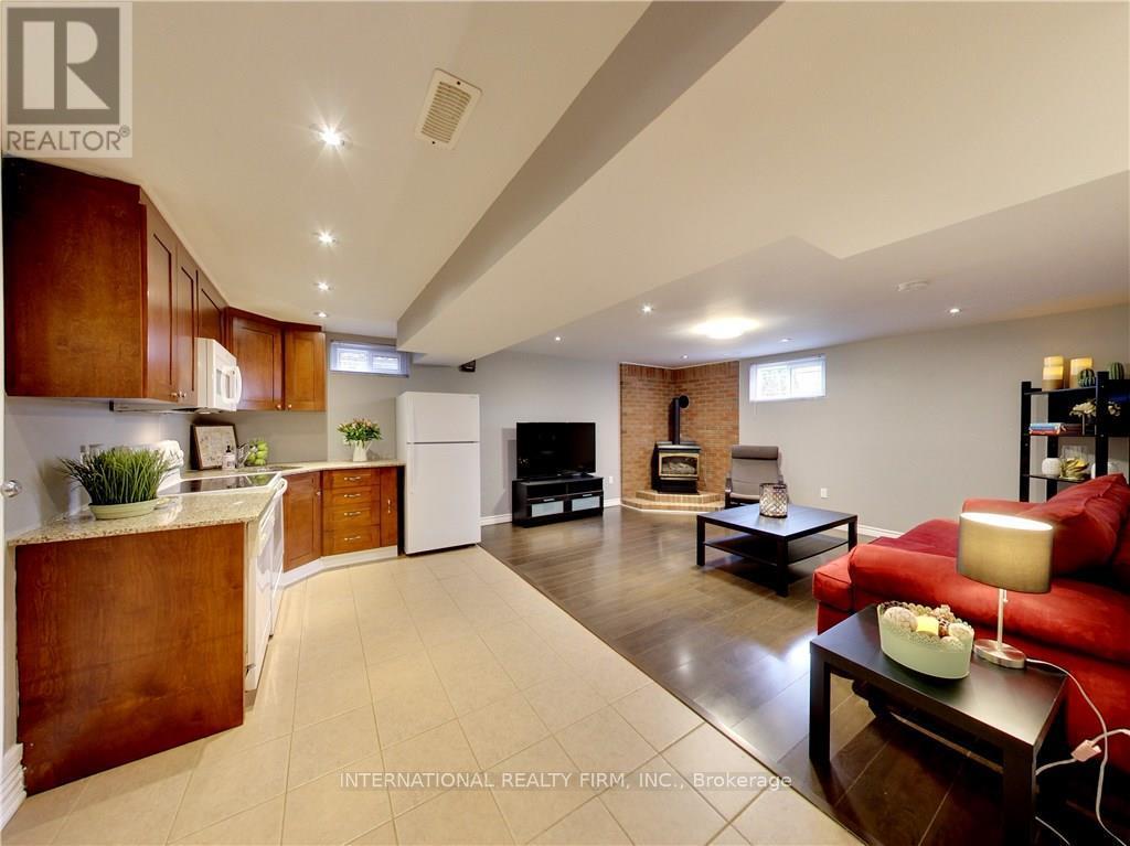 Basement - 5 Regis Court, Hamilton, Ontario  L8E 4M8 - Photo 2 - X12386907