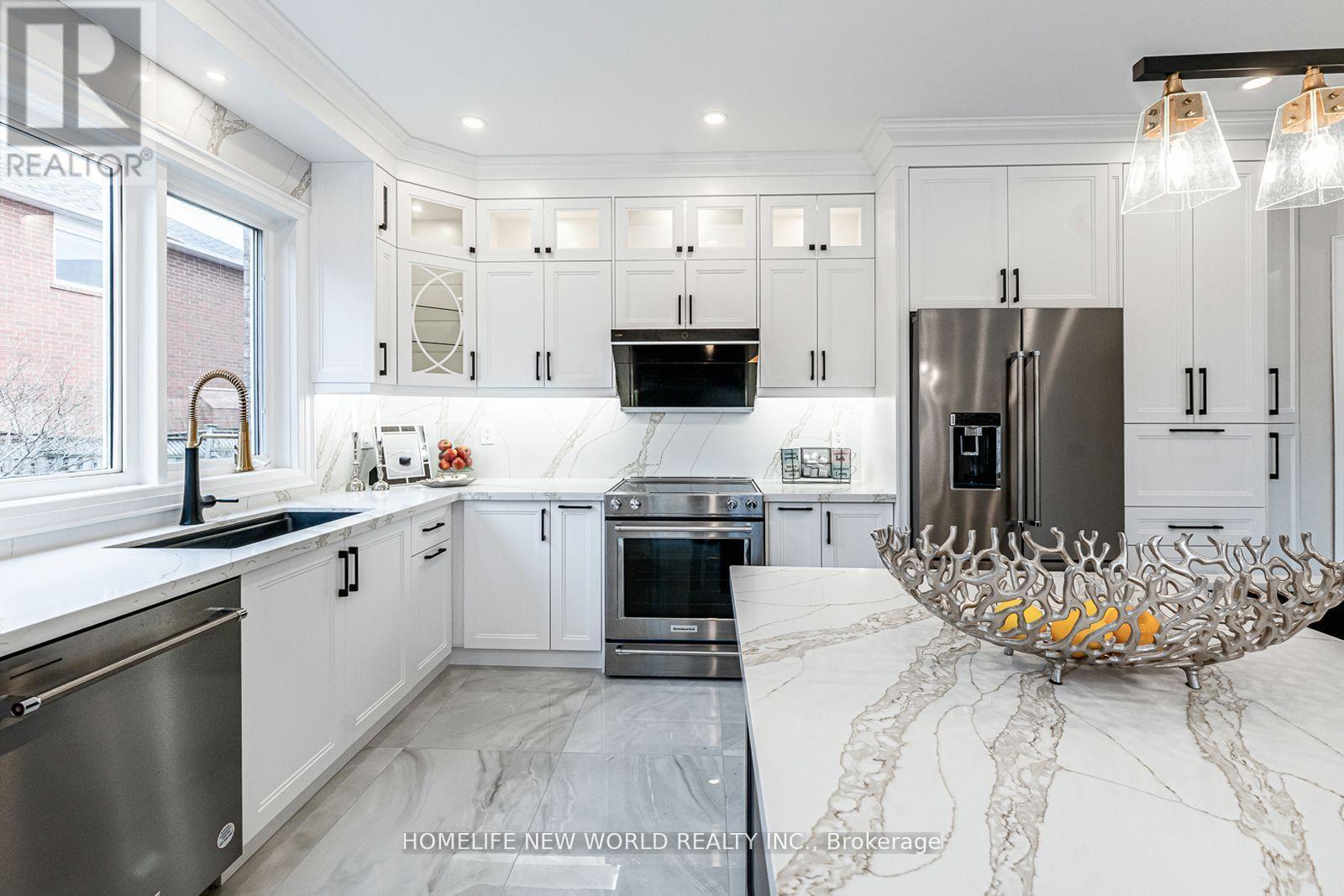11 Fortune Crescent, Richmond Hill, Ontario  L4S 1S5 - Photo 10 - N12386930