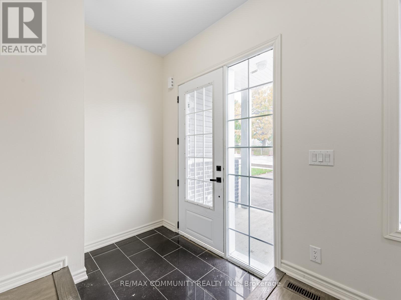 506 Simcoe Street, Brock, Ontario  L0K 1A0 - Photo 4 - N12386933