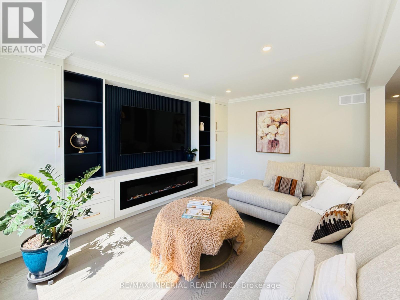 2128 Mayflower Boulevard, Oakville, Ontario  L6H 4E5 - Photo 14 - W12376203
