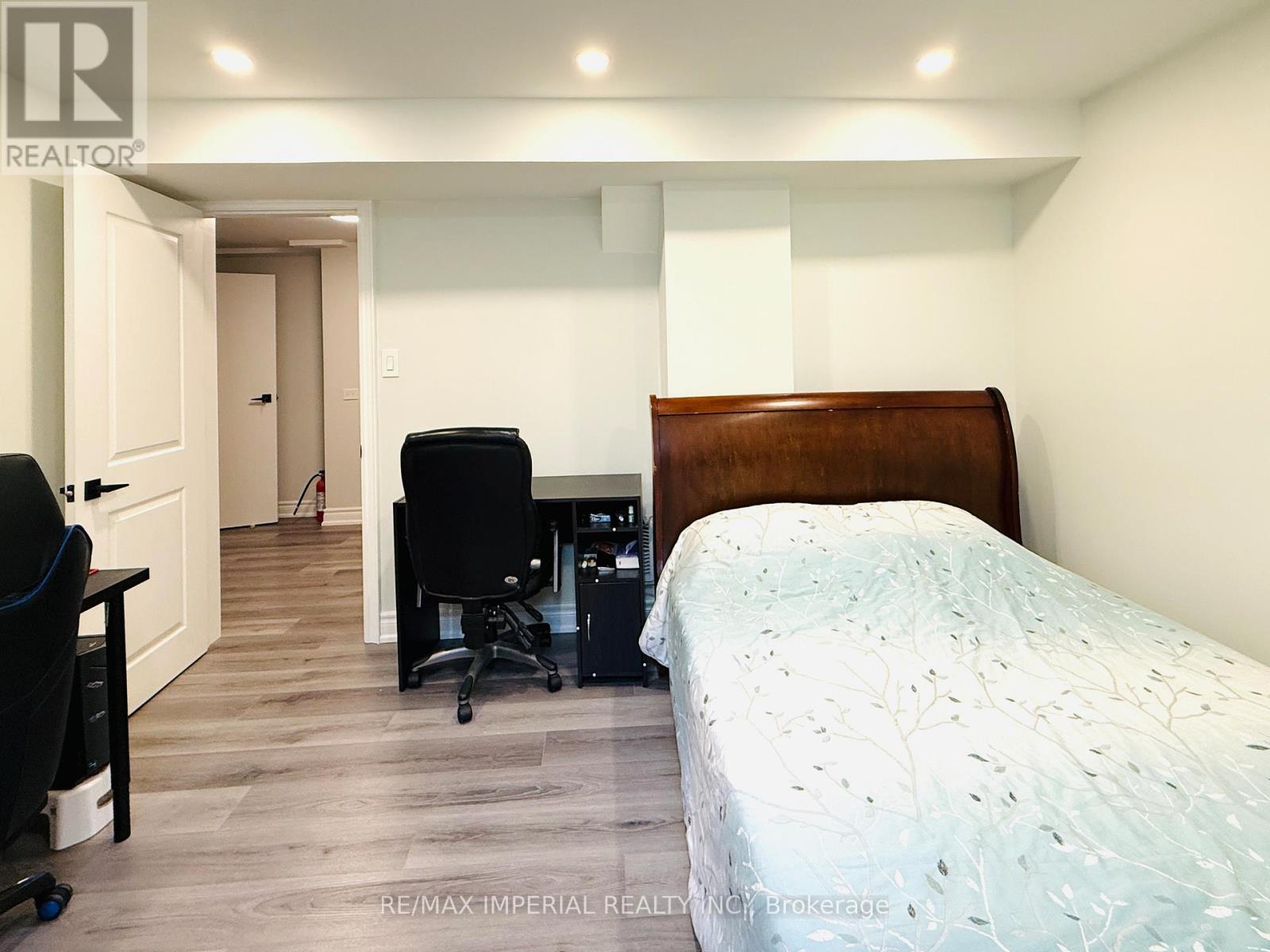 2128 Mayflower Boulevard, Oakville, Ontario  L6H 4E5 - Photo 45 - W12376203