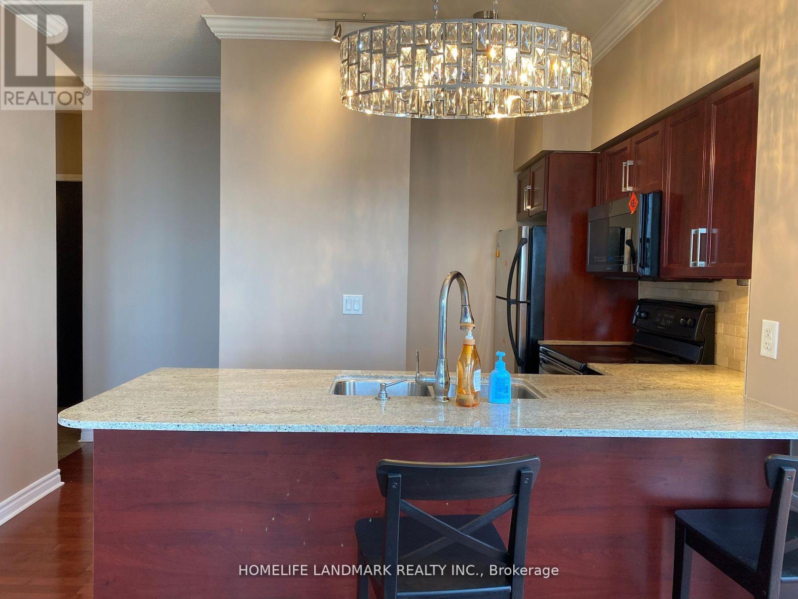 3702 - 388 Prince Of Wales Drive, Mississauga, Ontario  L5B 0A1 - Photo 10 - W12386954