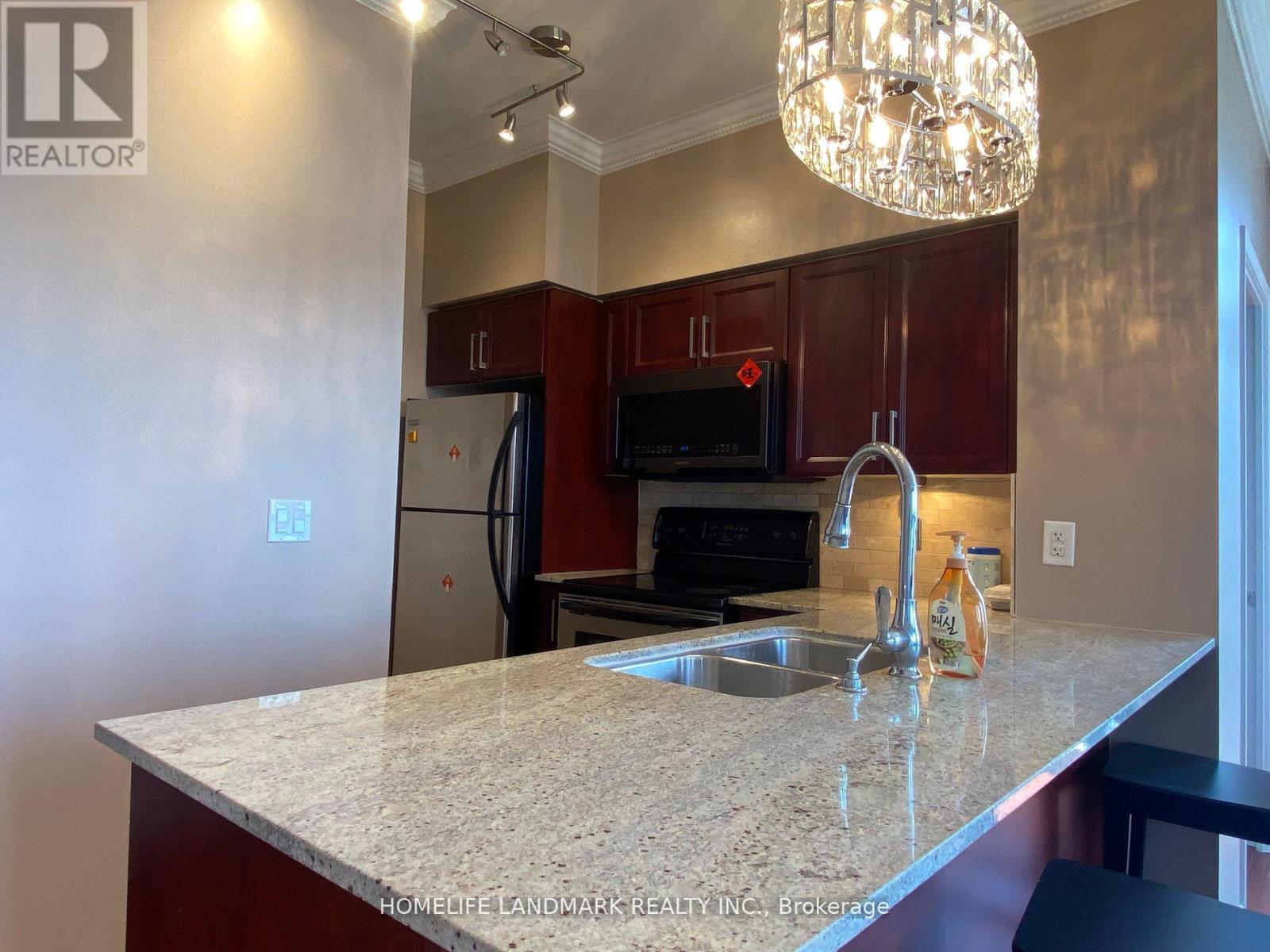 3702 - 388 Prince Of Wales Drive, Mississauga, Ontario  L5B 0A1 - Photo 11 - W12386954