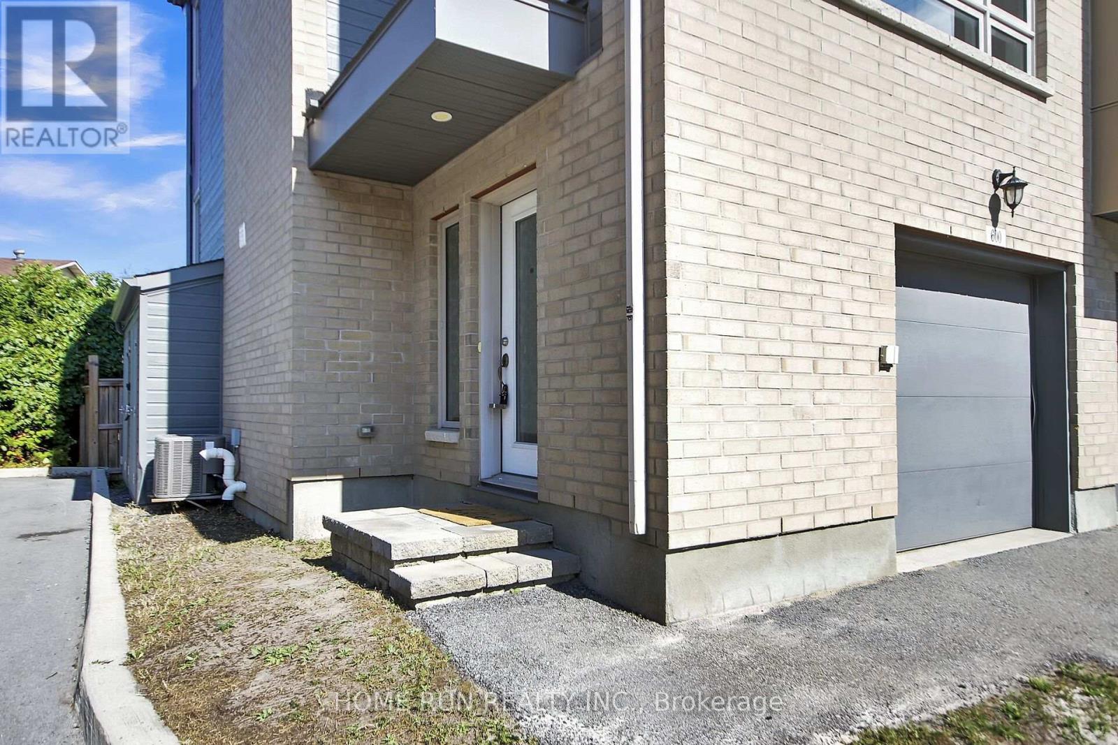 600 Terravita Private, Ottawa, Ontario  K1V 2R9 - Photo 2 - X12386996