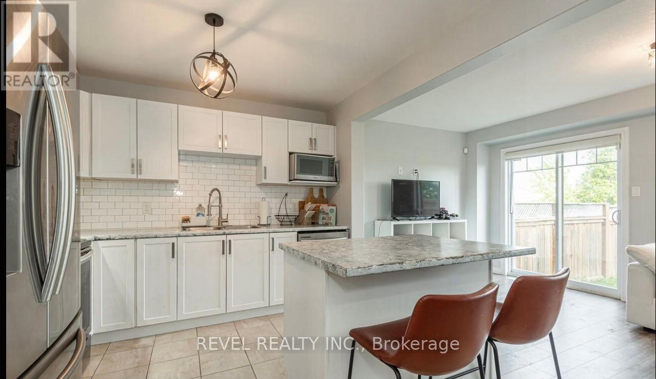 124 Parkinson Crescent, Orangeville, Ontario  L9W 6X3 - Photo 6 - W12381317
