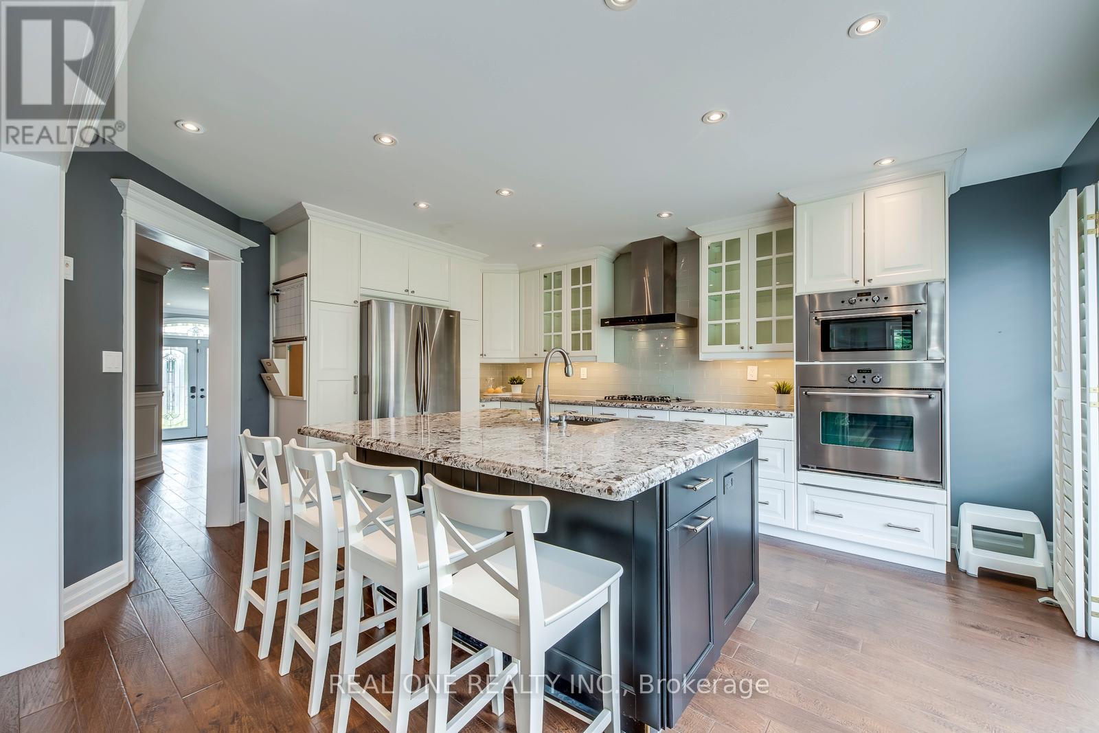 5803 Page Crescent, Burlington, Ontario  L7L 7N9 - Photo 11 - W12386853
