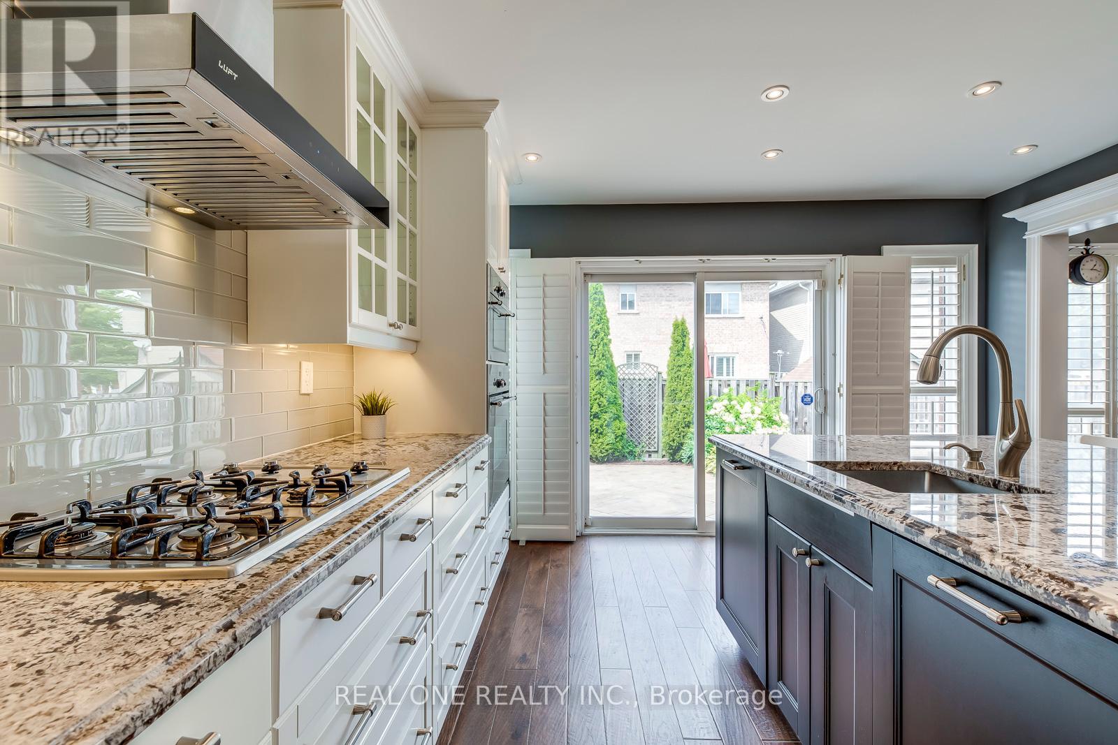 5803 Page Crescent, Burlington, Ontario  L7L 7N9 - Photo 13 - W12386853
